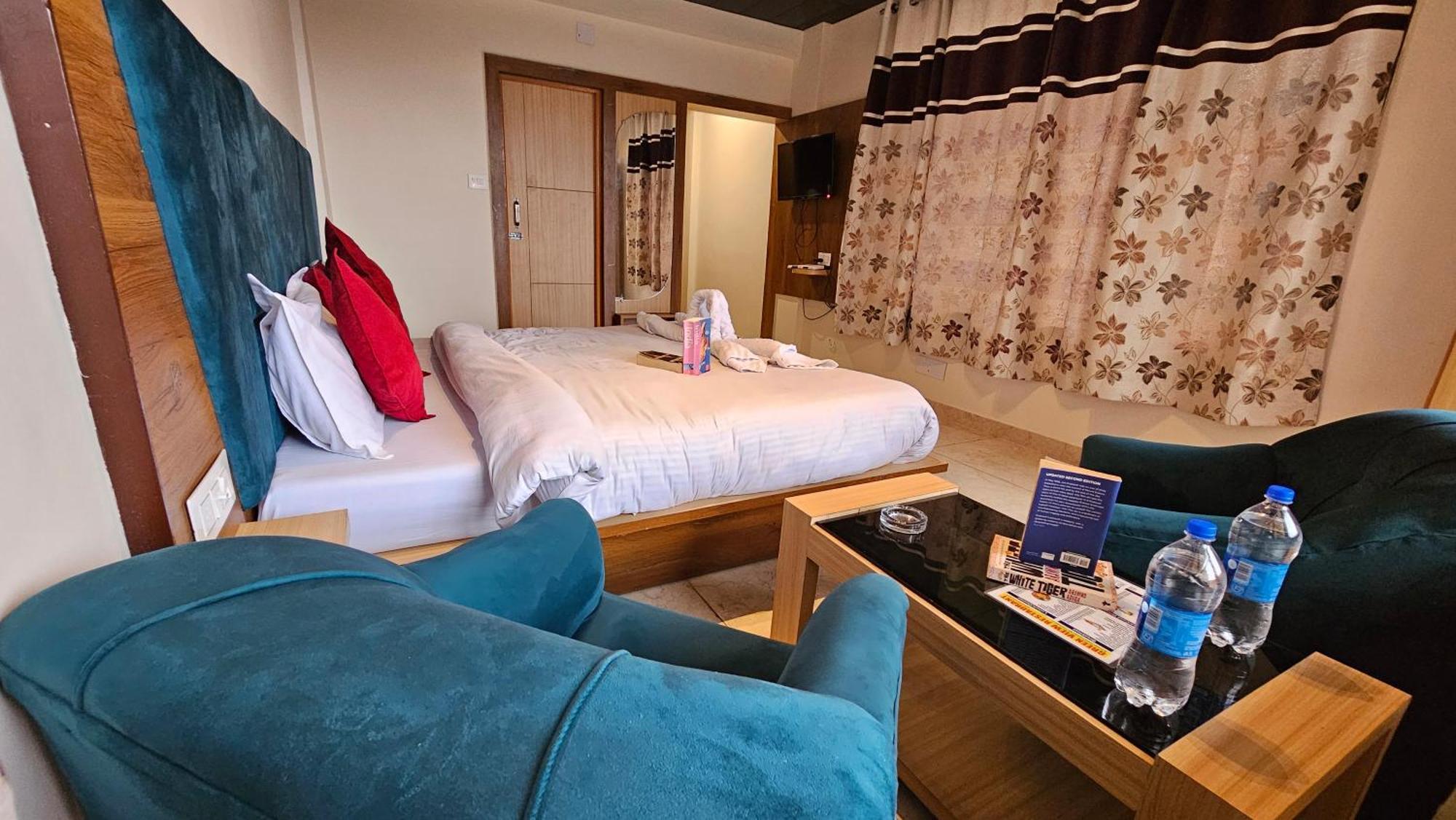 מקלוד גאנג' Green View Hotel And Restaurant מראה חיצוני תמונה